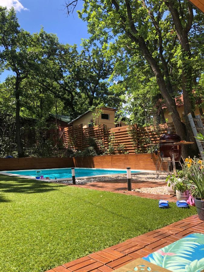 Pine-Wood Resort Balatonalmadi Bagian luar foto