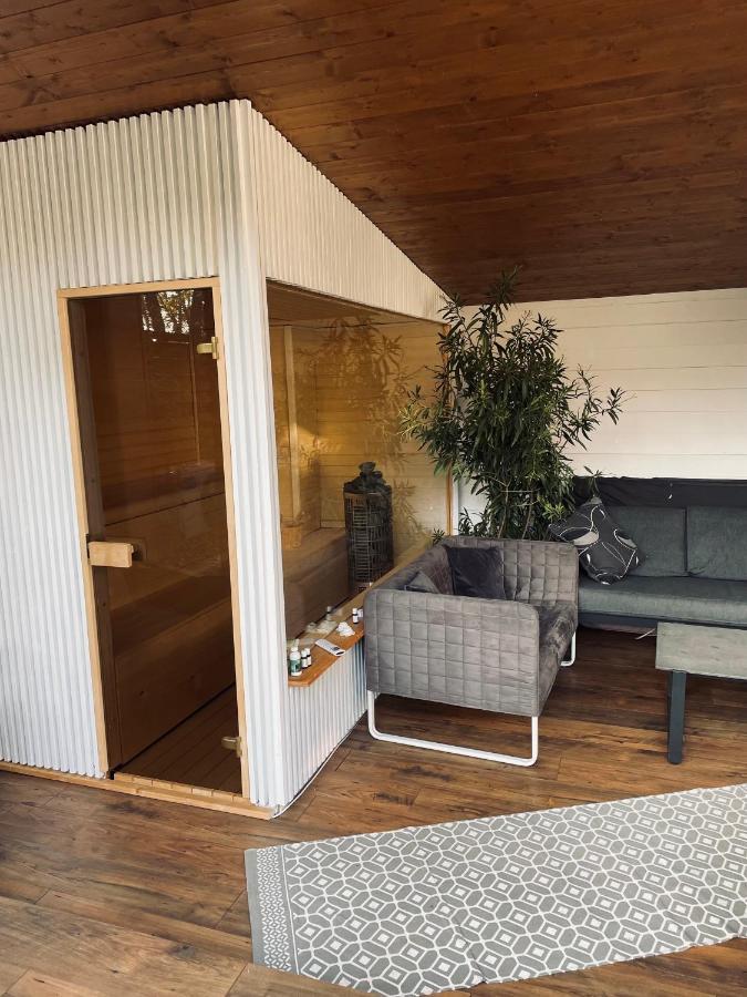 Pine-Wood Resort Balatonalmadi Bagian luar foto