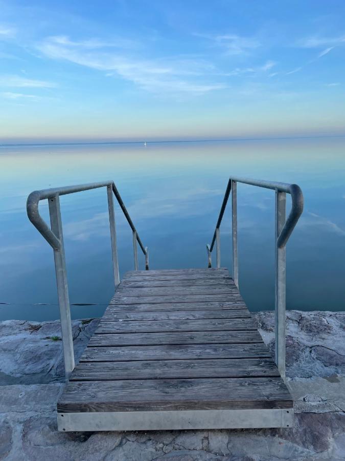 Pine-Wood Resort Balatonalmadi Bagian luar foto