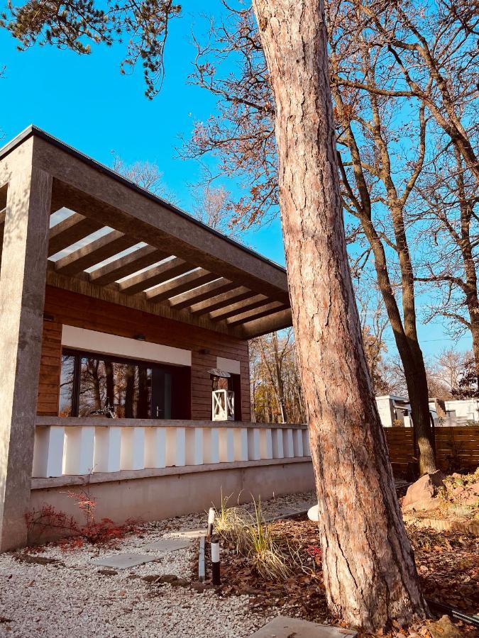 Pine-Wood Resort Balatonalmadi Bagian luar foto