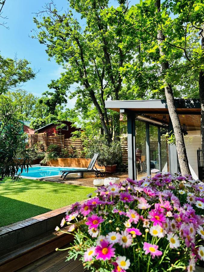 Pine-Wood Resort Balatonalmadi Bagian luar foto