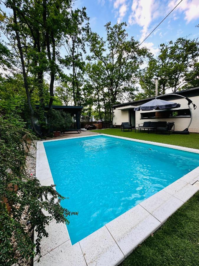 Pine-Wood Resort Balatonalmadi Bagian luar foto